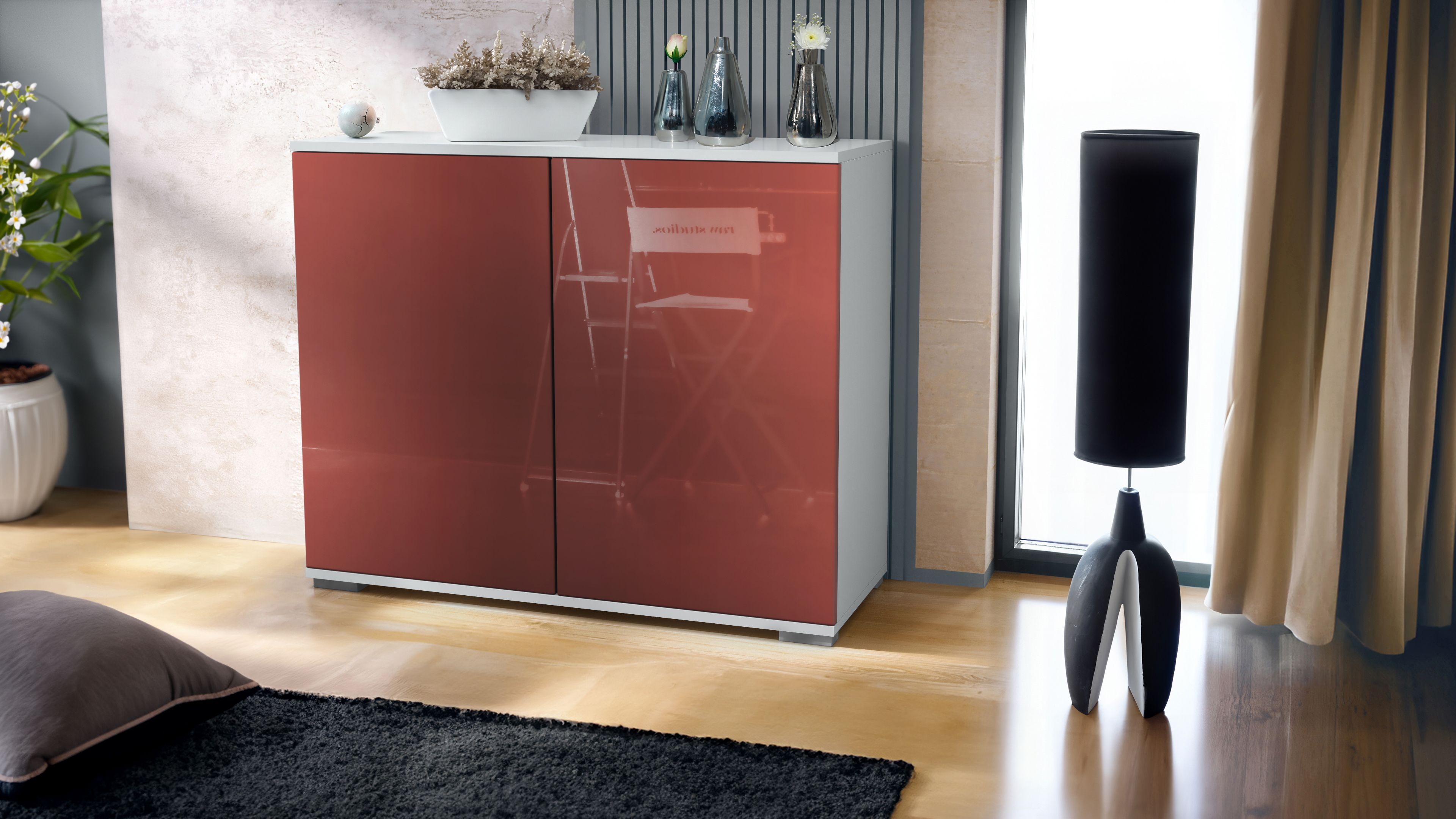 Skadu V3 Kommode Weiß mit 2 großen Türen Weiß matt / Bordeaux Hochglanz (92,5 x 75.5 x 35)