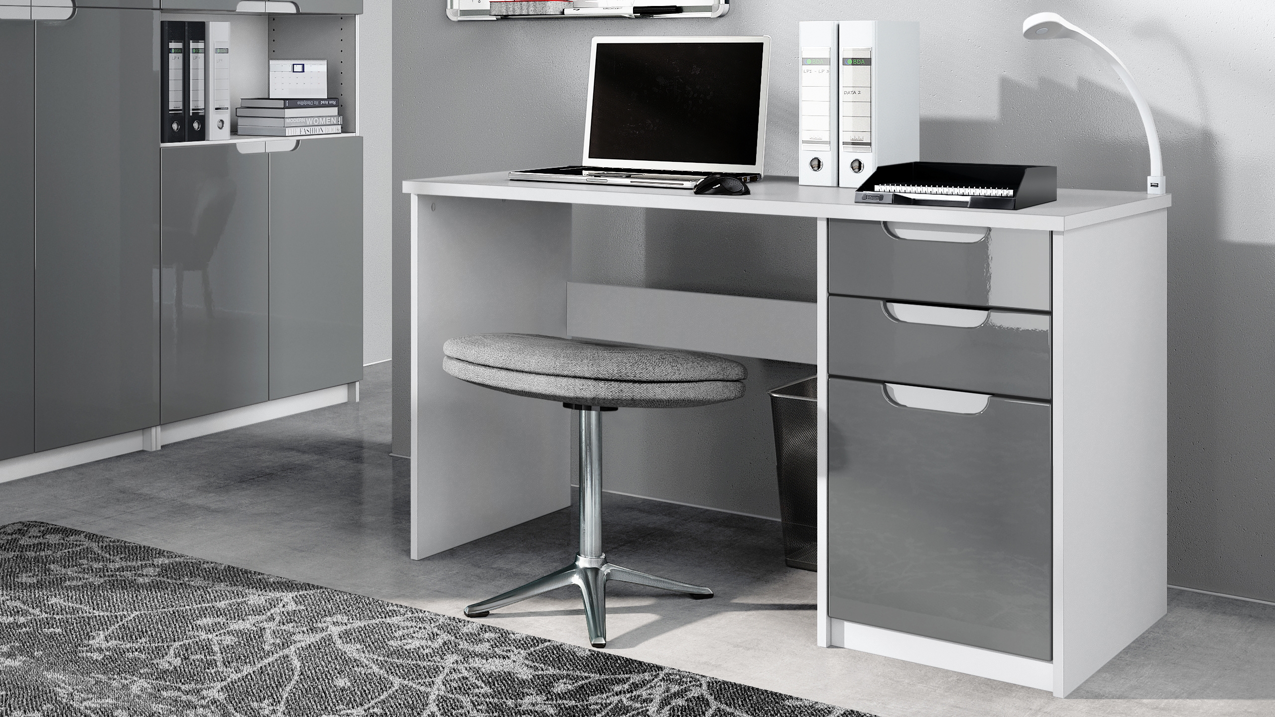 Schreibtisch Logan mit 2 Schubladen und 1 Tür Weiß matt/Grau Hochglanz (129 x 76 x 60 cm)