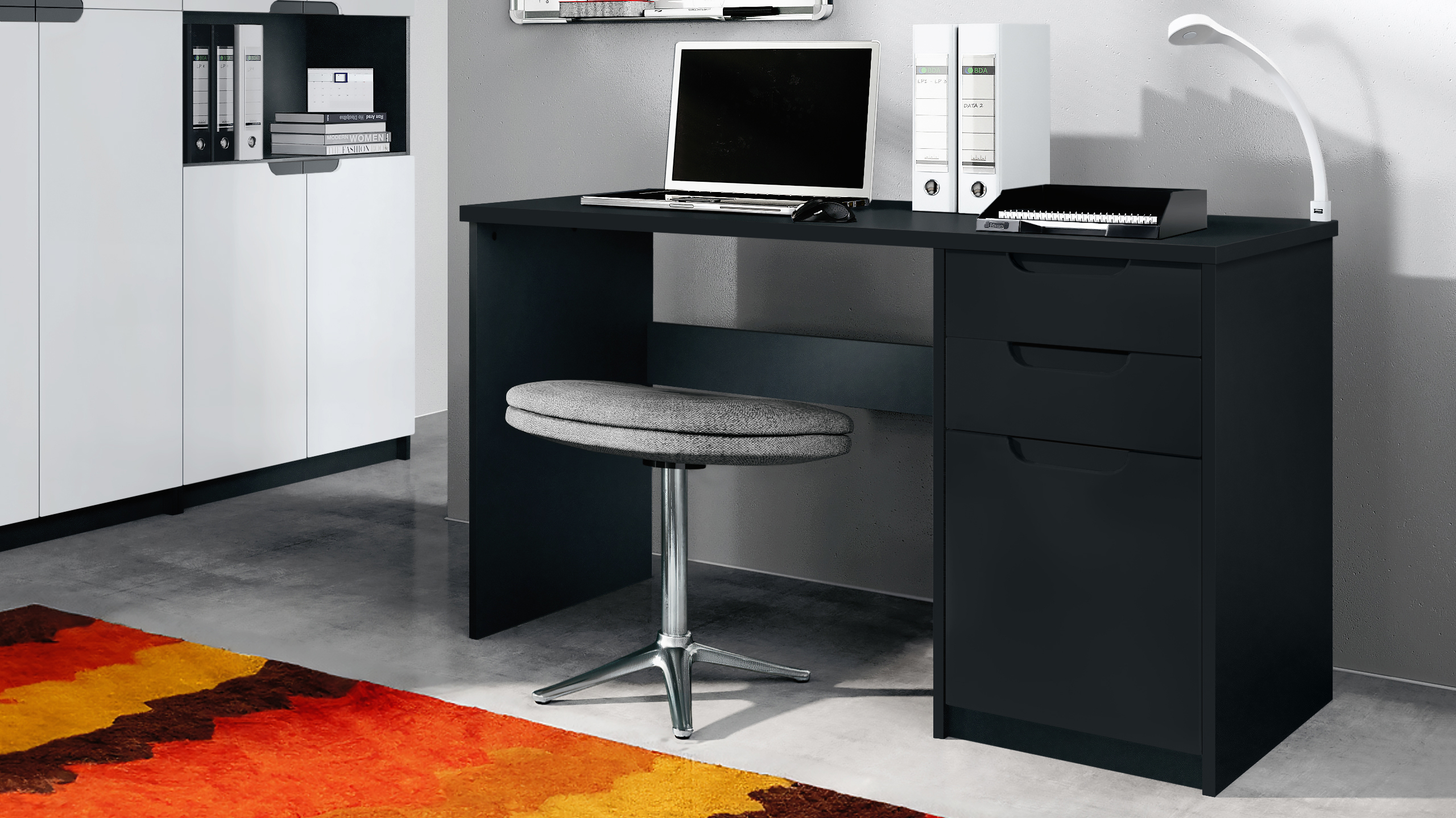Schreibtisch Logan mit 2 Schubladen und 1 Tür Schwarz matt/Schwarz matt (129 x 76 x 60 cm)