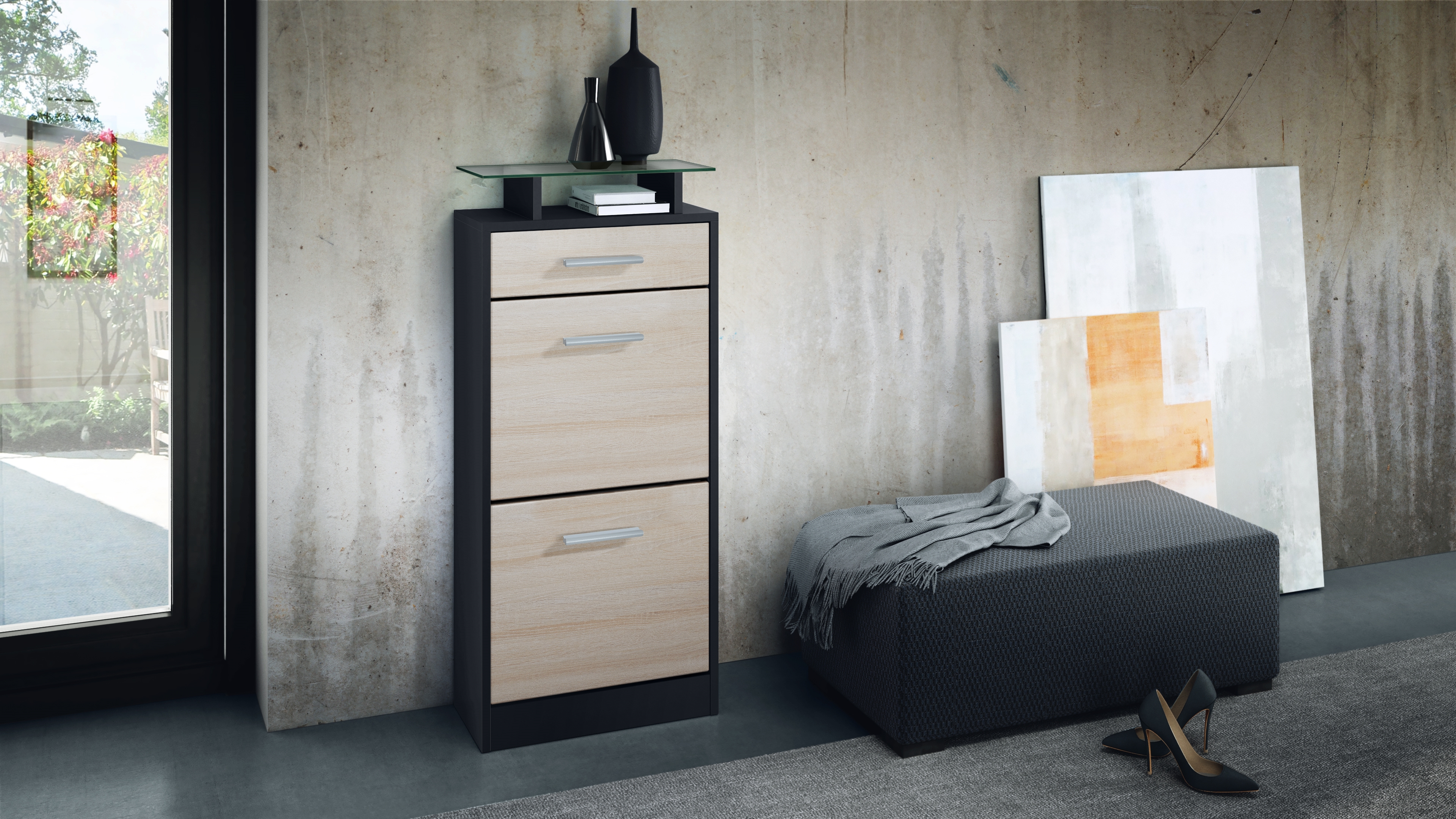Schuhschrank Loret V2 mit 2 Klappen, 1 Schublade und Glasablage Schwarz matt/Eiche sägerau (46 x 104 x 23 cm)