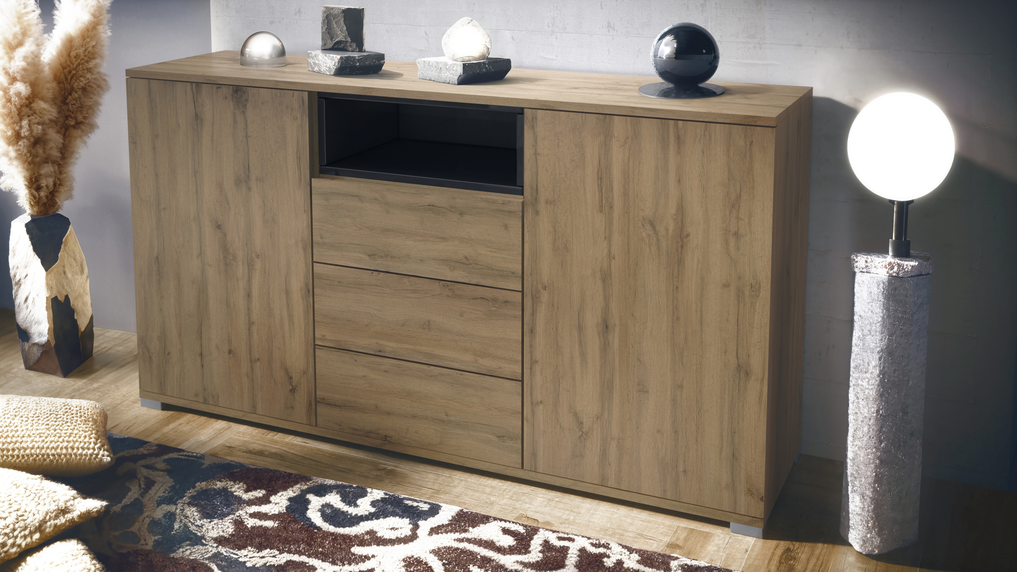 Skadu V2 Sideboard Eiche Evoke mit 2 Türen, 3 Schubladen und 1 offenem Fach Eiche Evoke/Schwarz Hochglanz (138,5 x 75,5 x 35 cm)