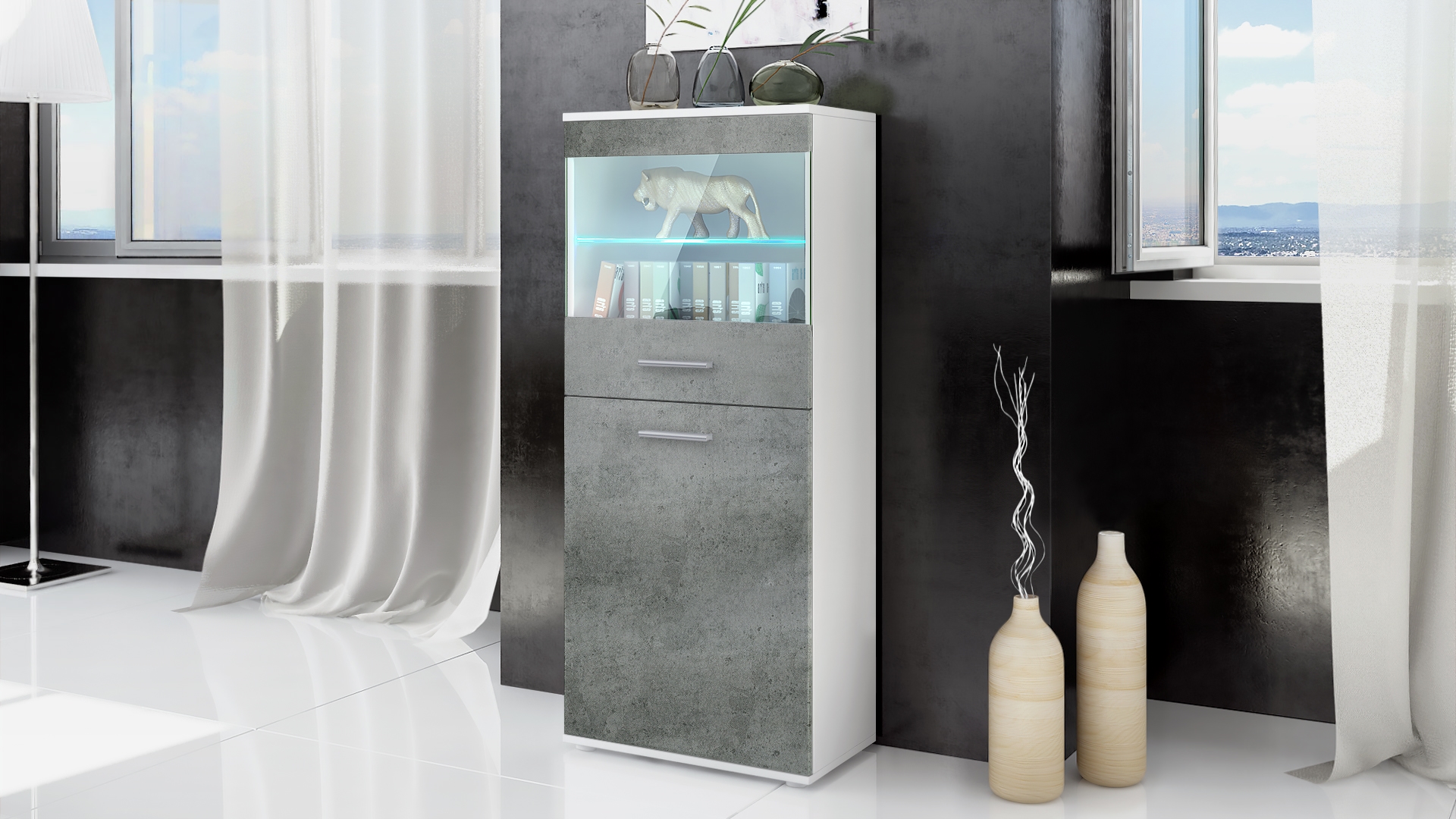 Vitrine Almada mit 2 Türen, 4 Fächern und 1 Glaseinsatz Weiß matt/Dunkel Beton (53 x 125 x 30 cm)
