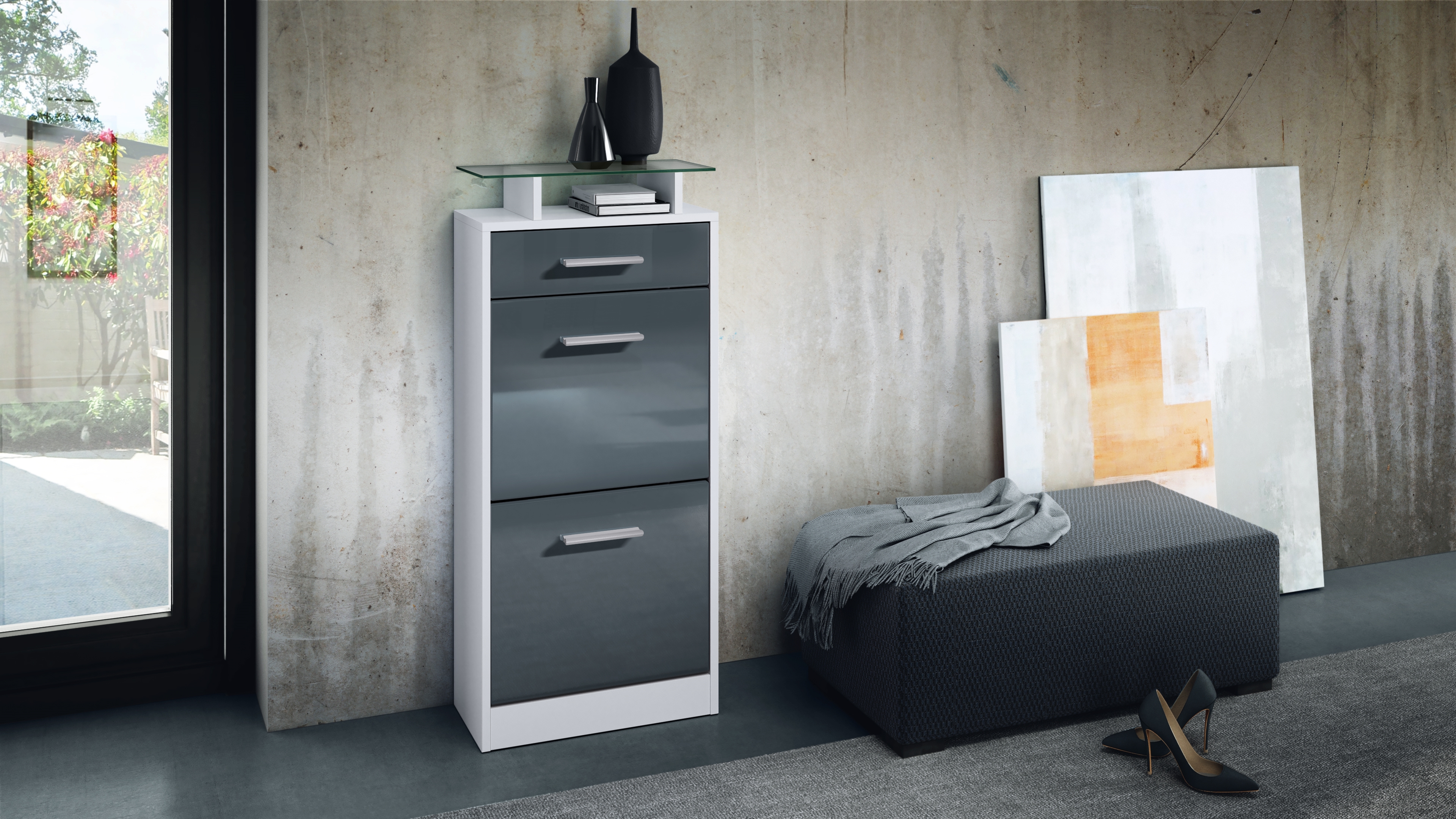Schuhschrank Loret V2 mit 2 Klappen, 1 Schublade und Glasablage Weiß matt/Grau Hochglanz (46 x 104 x 23 cm)