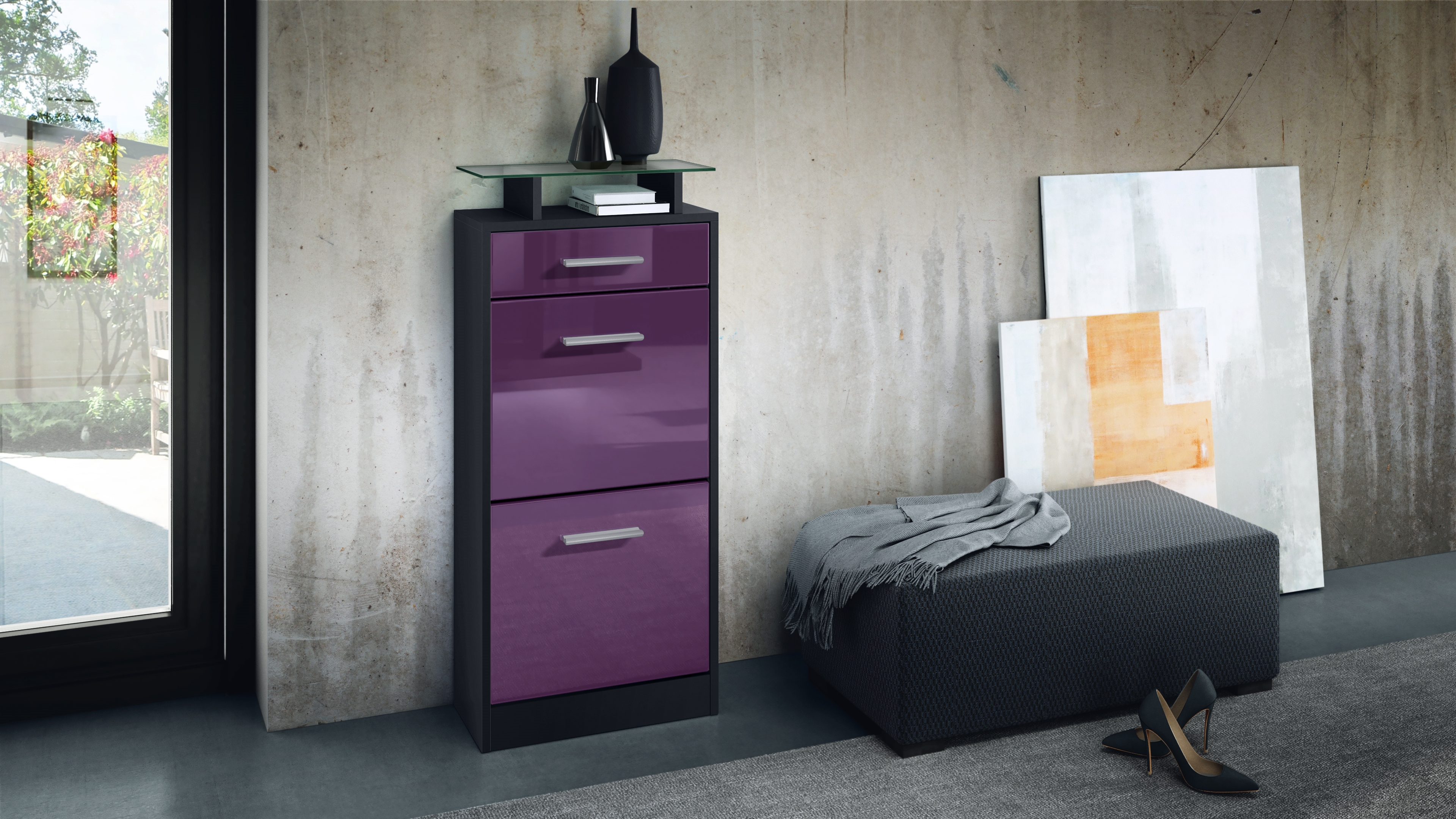 Schuhschrank Loret V2 mit 2 Klappen, 1 Schublade und Glasablage Schwarz matt/Brombeer Hochglanz (46 x 104 x 23 cm)